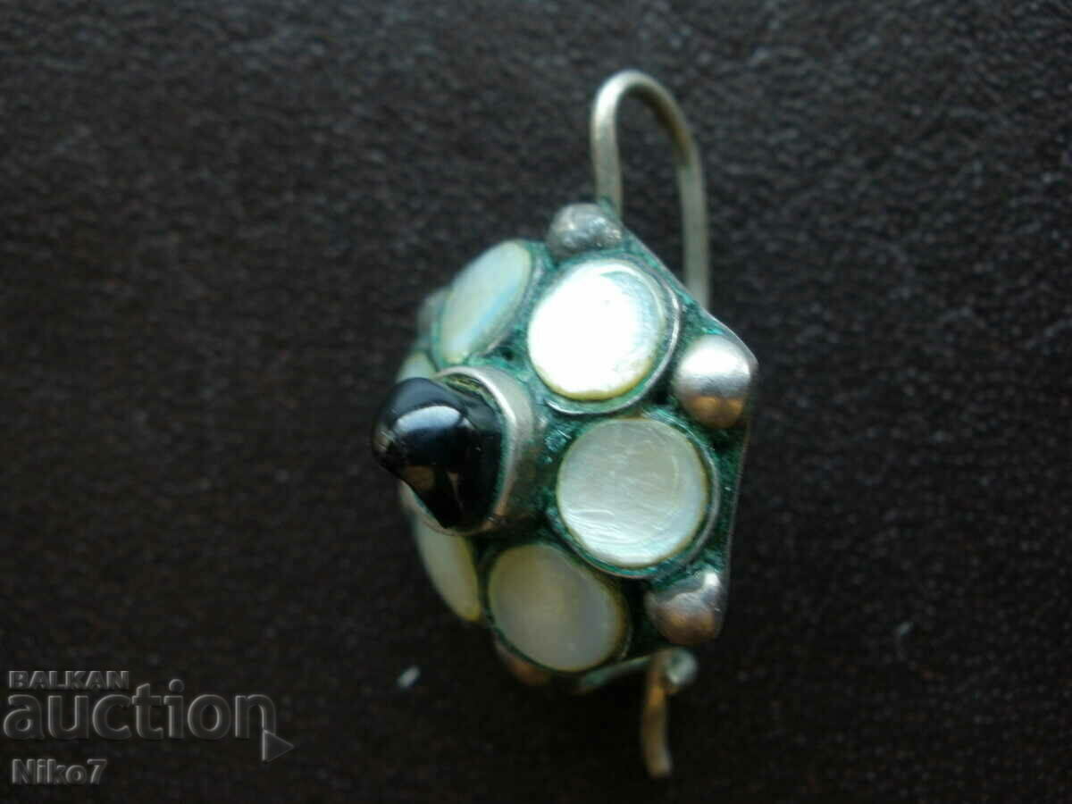 Delivery of Anchor brooch. Delivery of Anchor brooch.