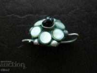 Старинна брошка.