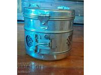 Μεταλλικό ιατρικό δοχείο από τη Σώτσα.