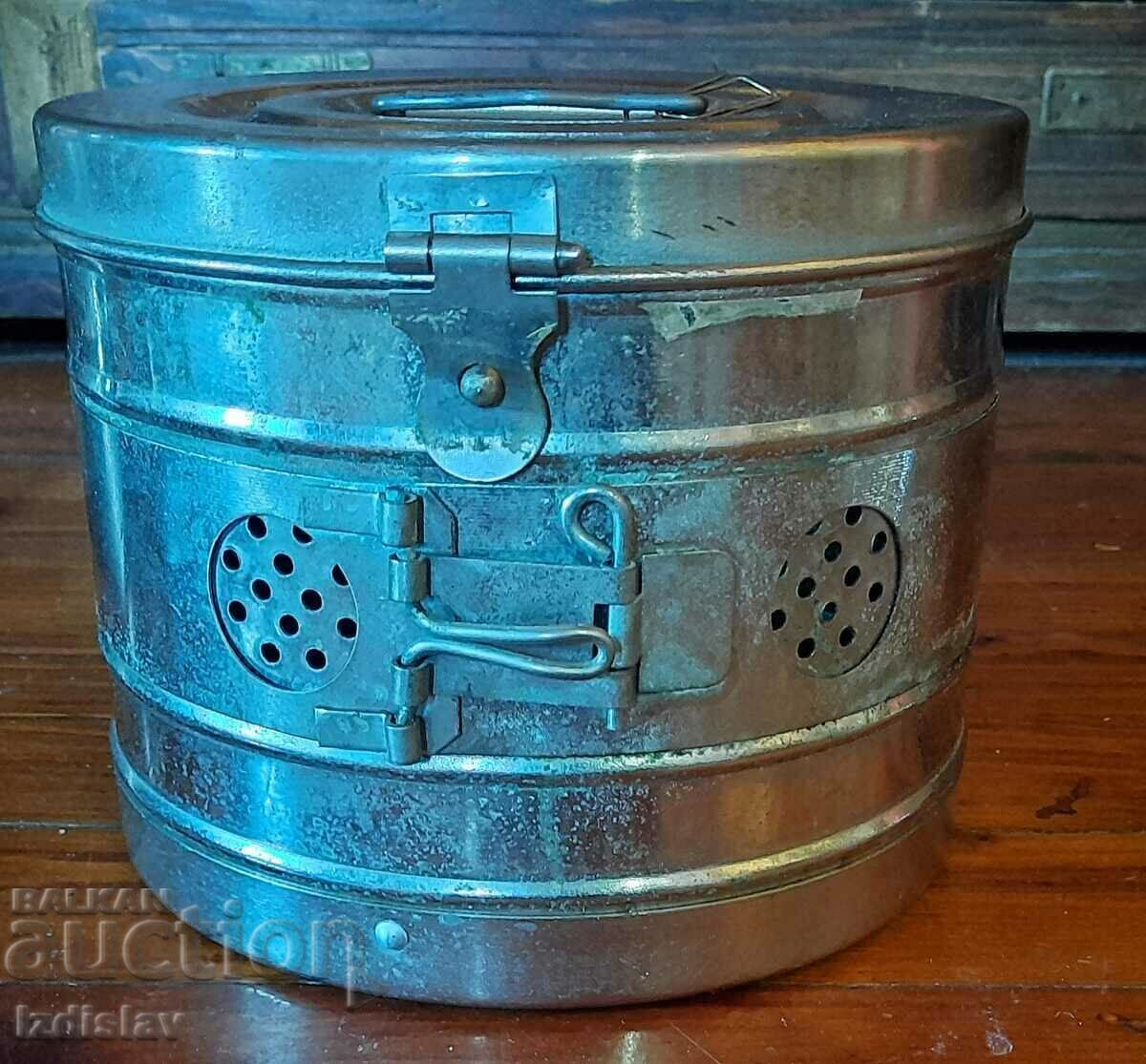 Метален медицински контейнер от Соца. с цена 45.00 лв. | € 23.01 Метален медицински контейнер от Соца. с цена 45.00 лв. | € 23.01