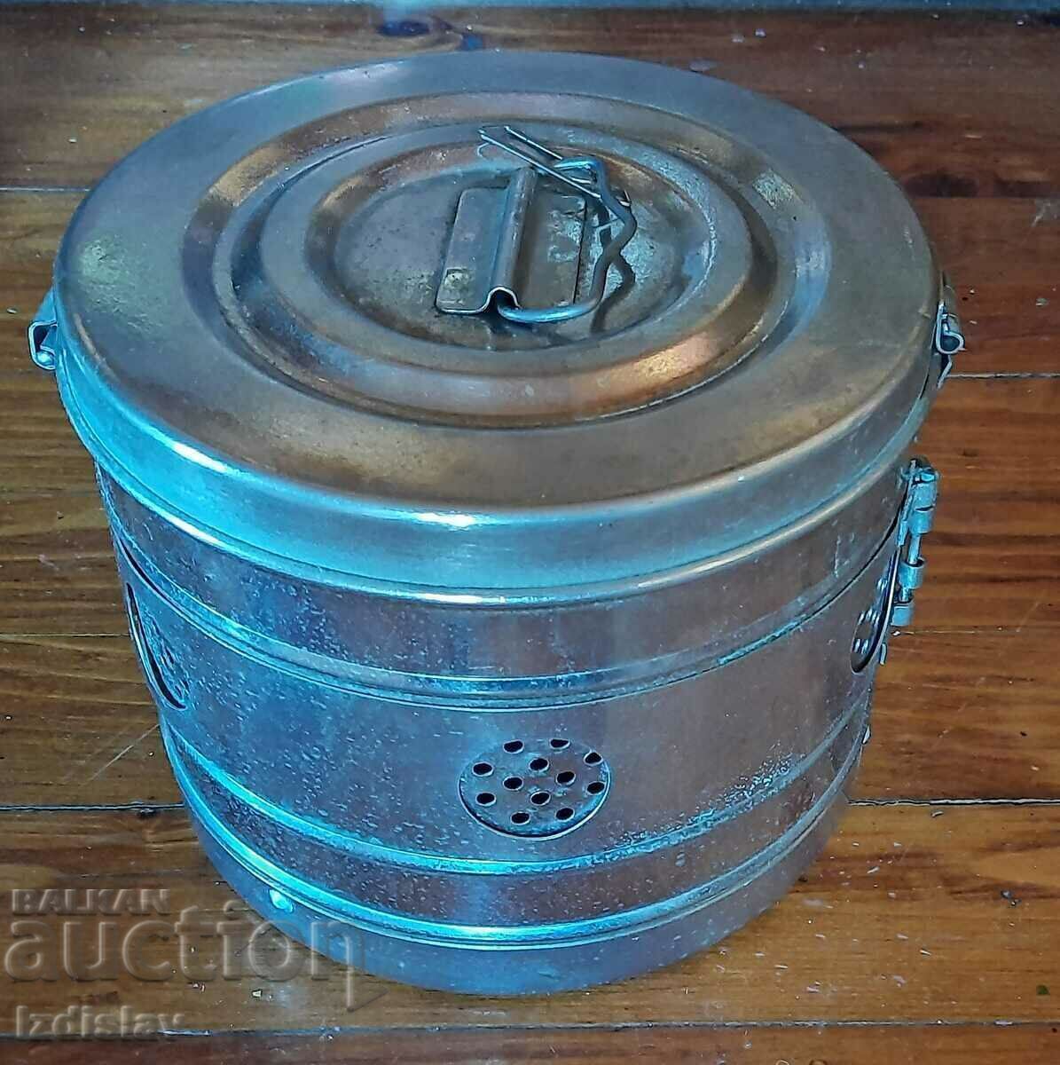 Аукцион Метален медицински контейнер от Соца. Аукцион Метален медицински контейнер от Соца.