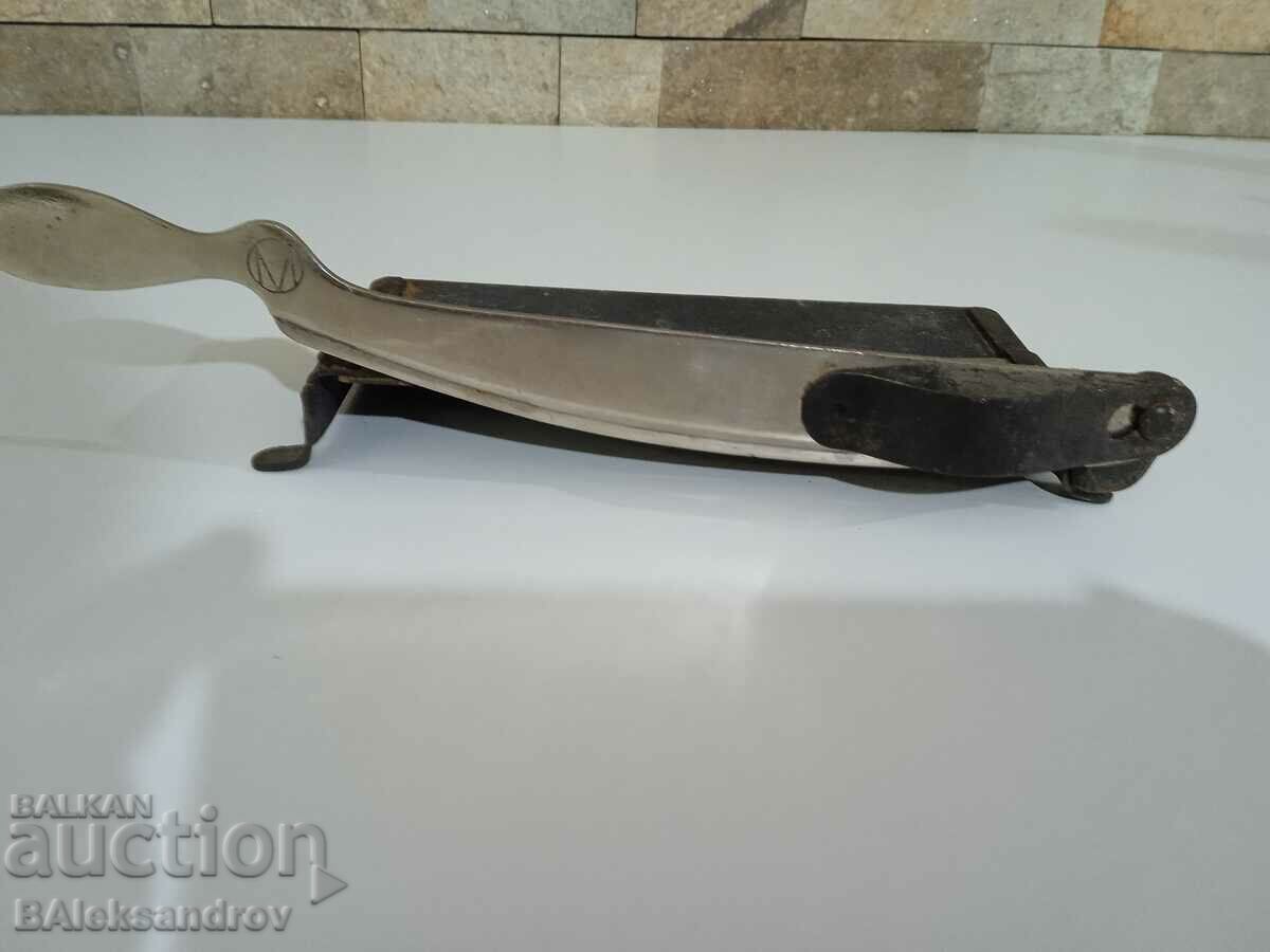 Παράδοση Μια παλιά συσκευή για τη διαμόρφωση φωτογραφικών εικόνων Παράδοση Μια παλιά συσκευή για τη διαμόρφωση φωτογραφικών εικόνων