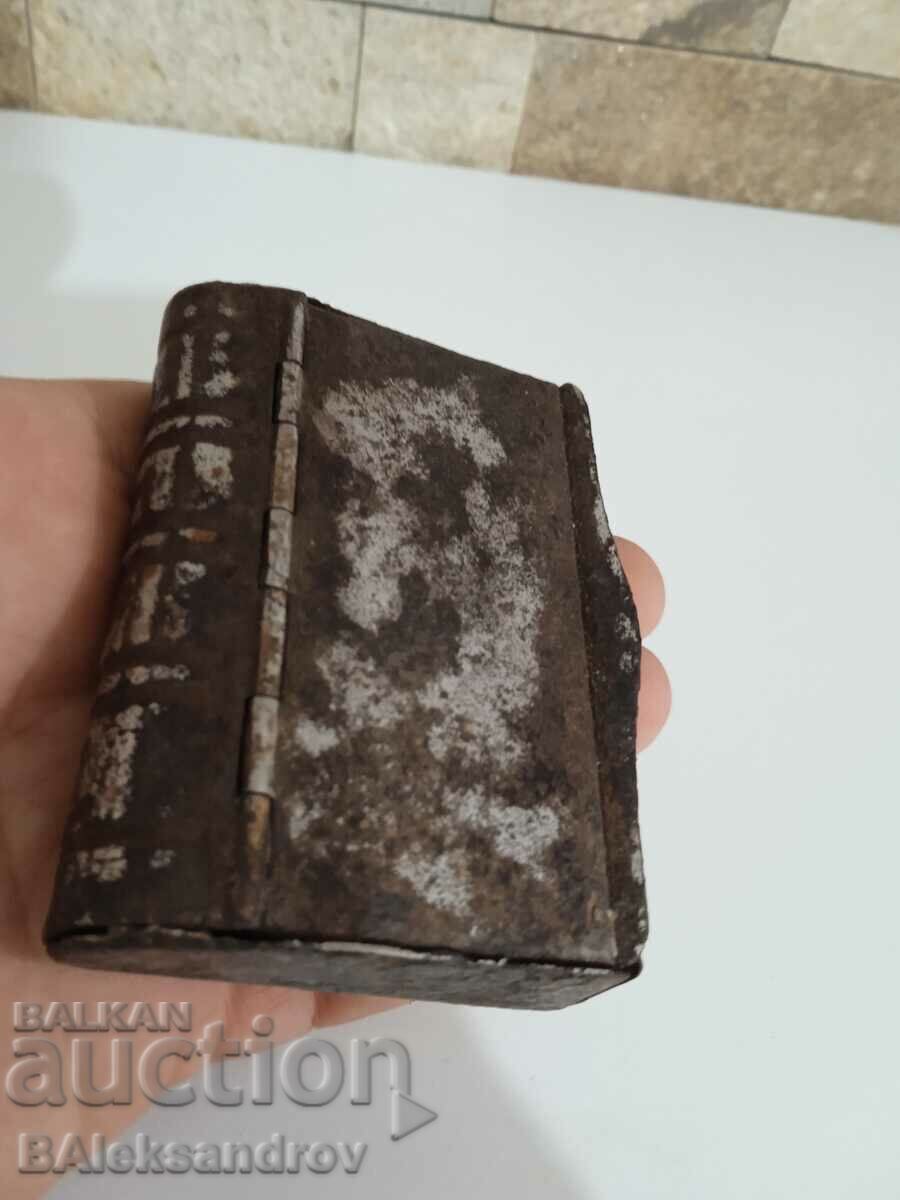 Auction An old metal box in the shape of a book Auction An old metal box in the shape of a book