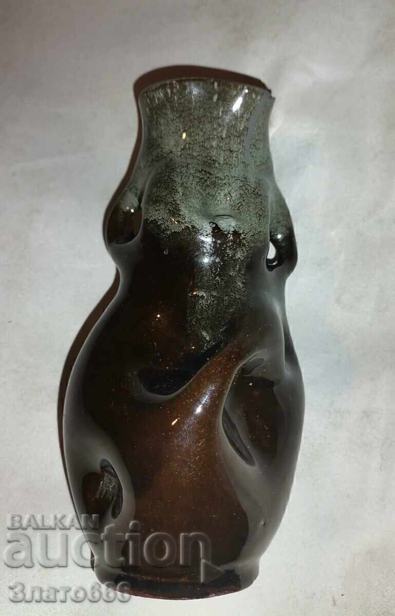 O vaza din ceramica frumoasa cu preț 7.00 BGN | € 3.58 O vaza din ceramica frumoasa cu preț 7.00 BGN | € 3.58