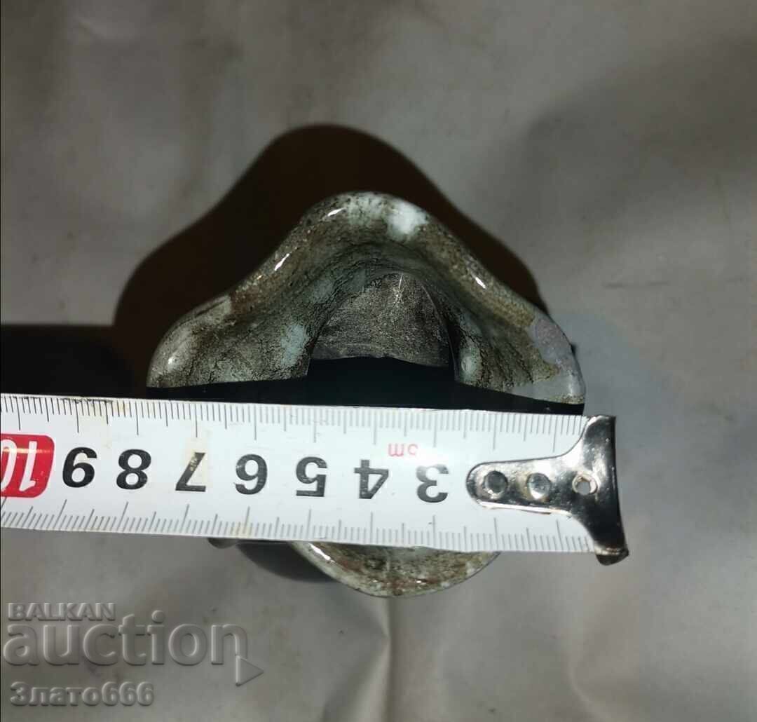 Livrarea O vaza din ceramica frumoasa Livrarea O vaza din ceramica frumoasa