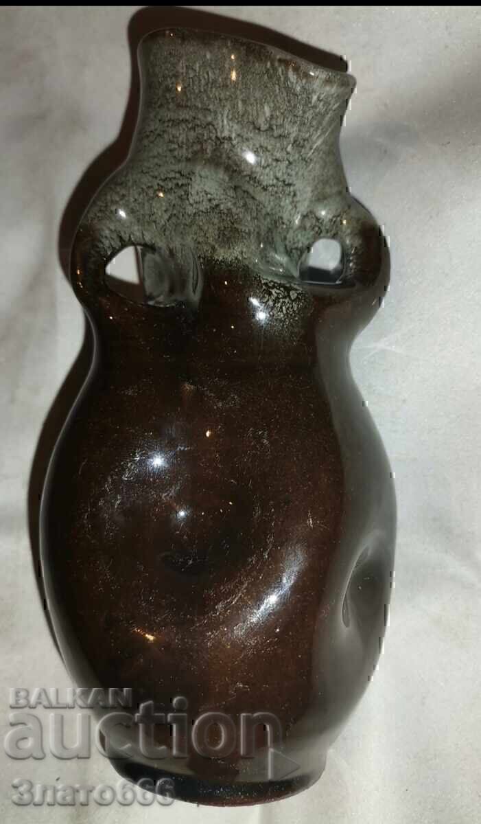 A beautiful ceramic vase - 5 A beautiful ceramic vase - 5
