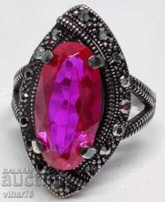Ασημένιο δαχτυλίδι με τεράστιο ρουμπίνι και μαρκασίτη με τιμή 239.99 BGN | € 122.70