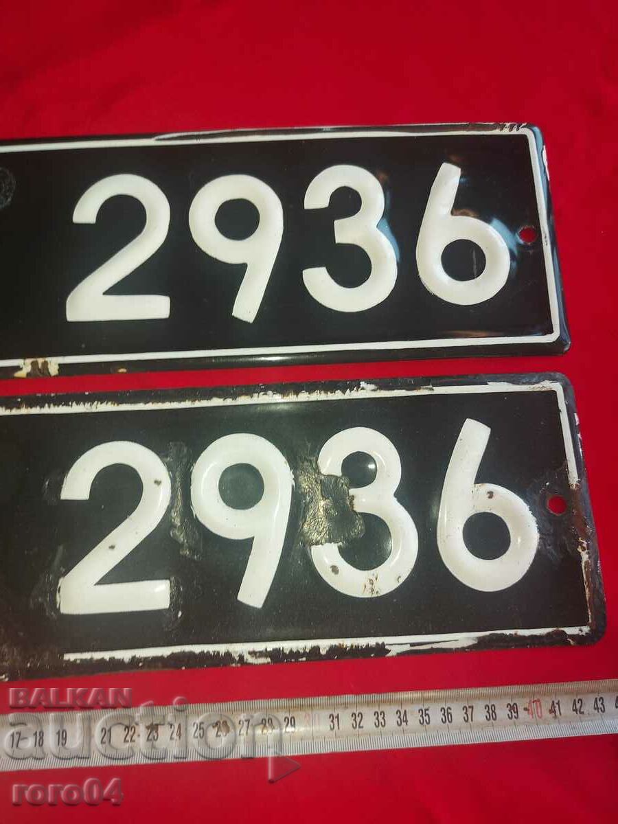 Delivery of ENAMEL NUMBERS - PAIR Delivery of ENAMEL NUMBERS - PAIR