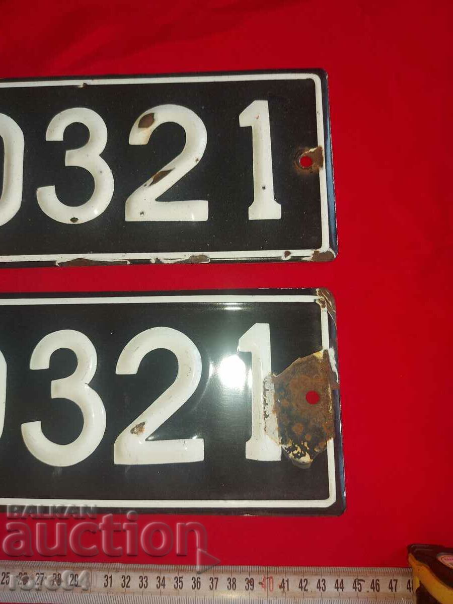 Delivery of ENAMEL NUMBERS - PAIR Delivery of ENAMEL NUMBERS - PAIR