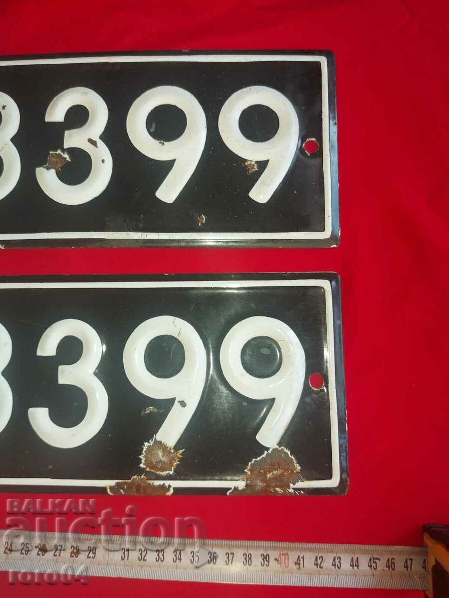 Delivery of ENAMEL NUMBERS - PAIR Delivery of ENAMEL NUMBERS - PAIR