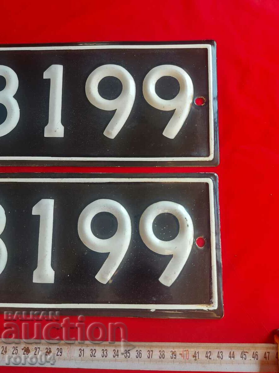 Delivery of ENAMEL NUMBERS - PAIR Delivery of ENAMEL NUMBERS - PAIR