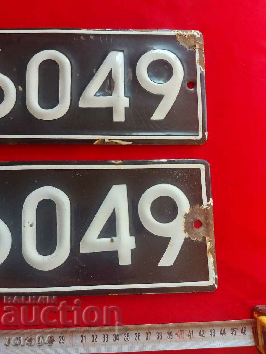 Delivery of ENAMEL NUMBERS - PAIR Delivery of ENAMEL NUMBERS - PAIR