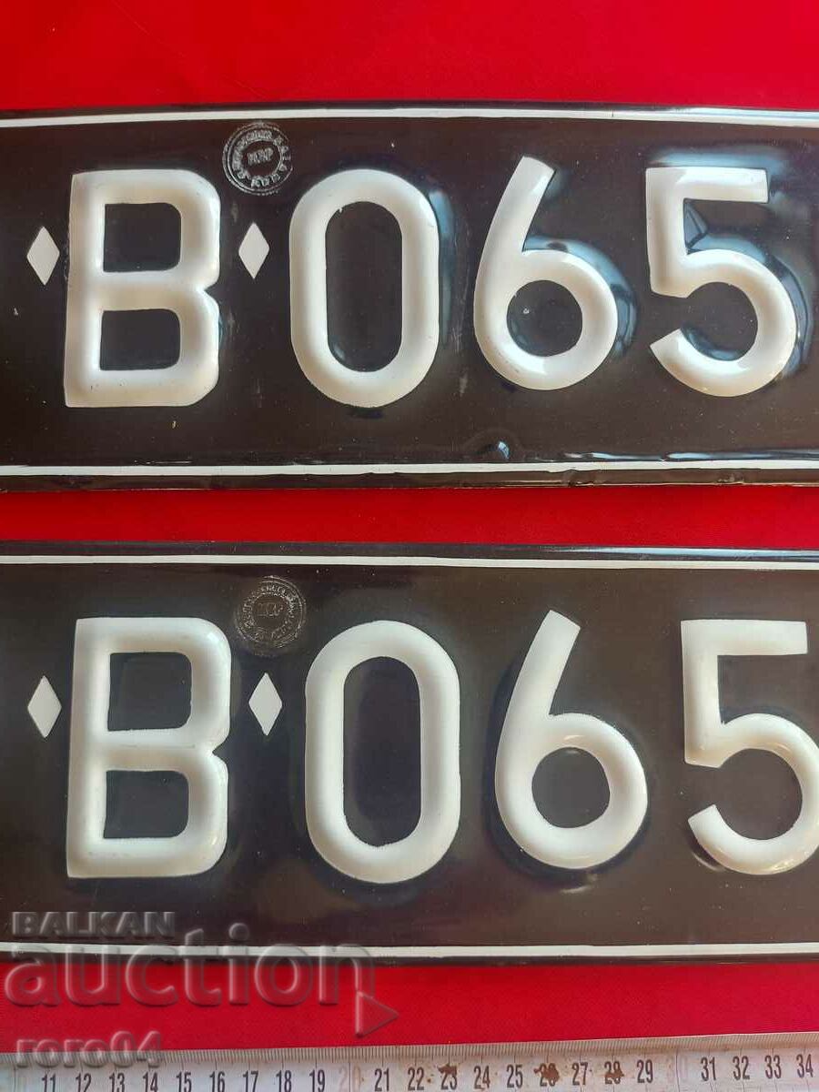 Auction ENAMEL NUMBERS - PAIR Auction ENAMEL NUMBERS - PAIR