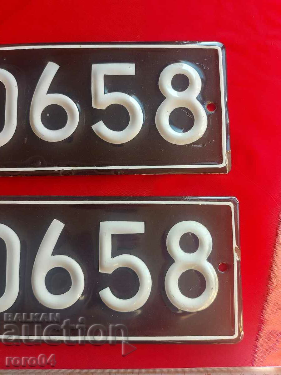 Delivery of ENAMEL NUMBERS - PAIR Delivery of ENAMEL NUMBERS - PAIR