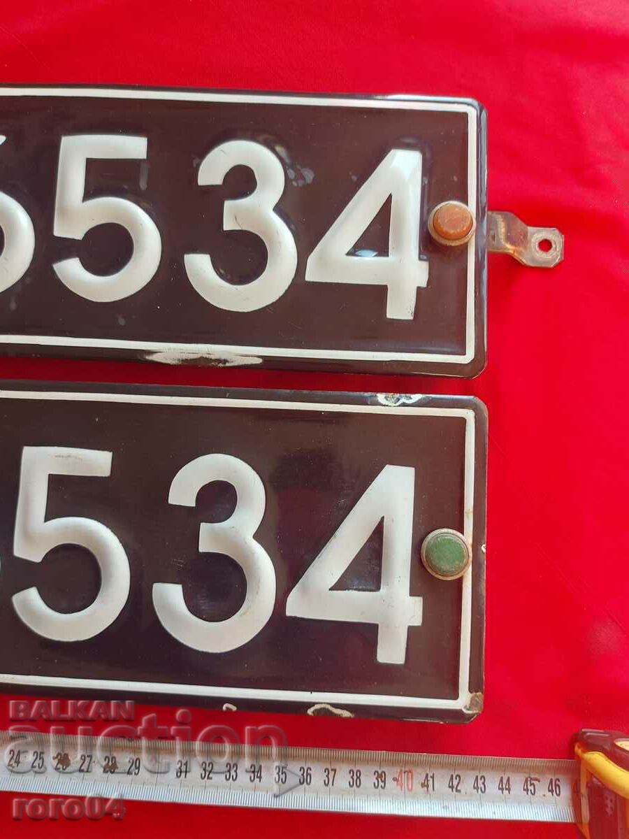 Delivery of ENAMEL NUMBERS - PAIR Delivery of ENAMEL NUMBERS - PAIR