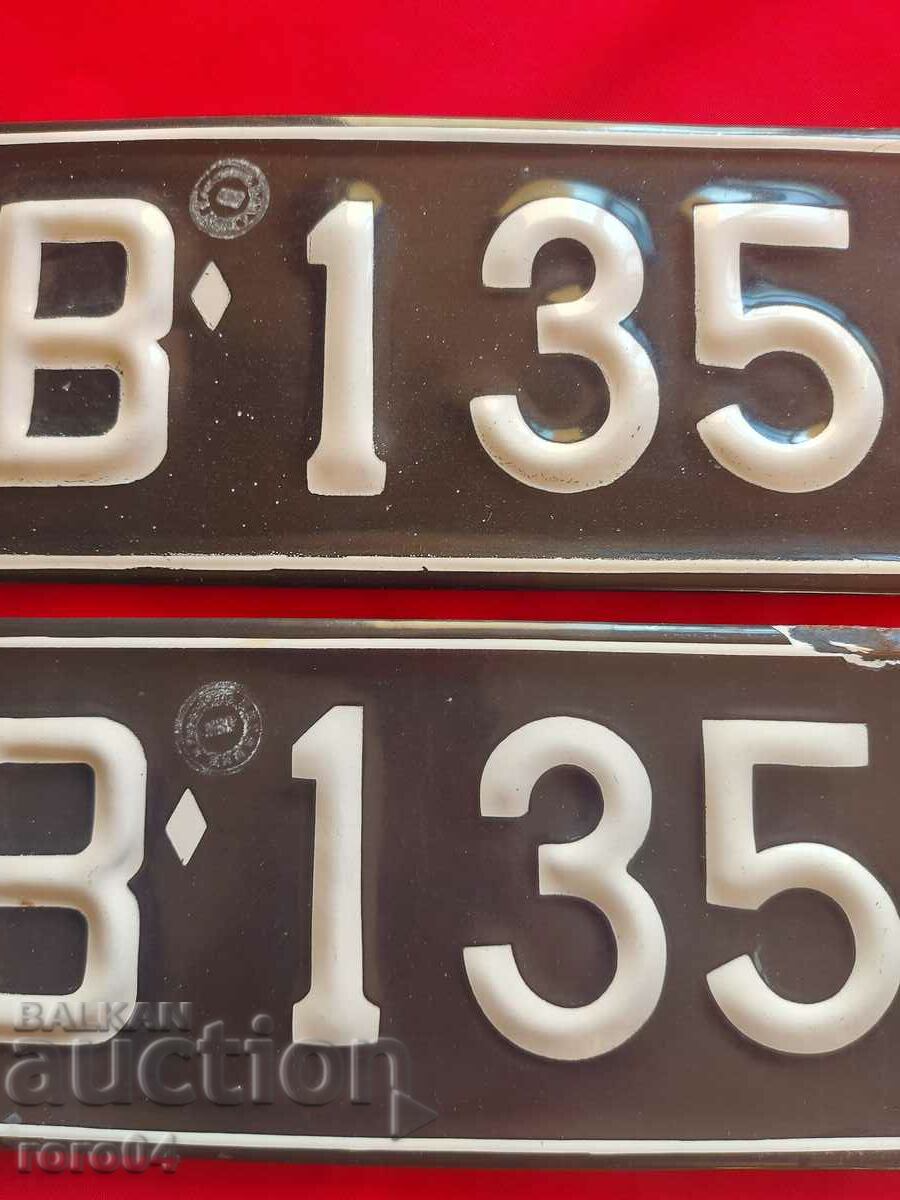 Auction ENAMEL NUMBERS - PAIR Auction ENAMEL NUMBERS - PAIR