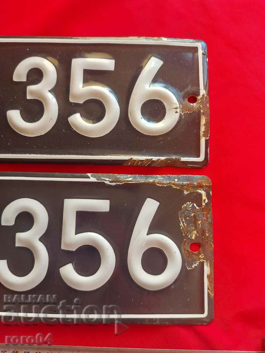 Delivery of ENAMEL NUMBERS - PAIR Delivery of ENAMEL NUMBERS - PAIR