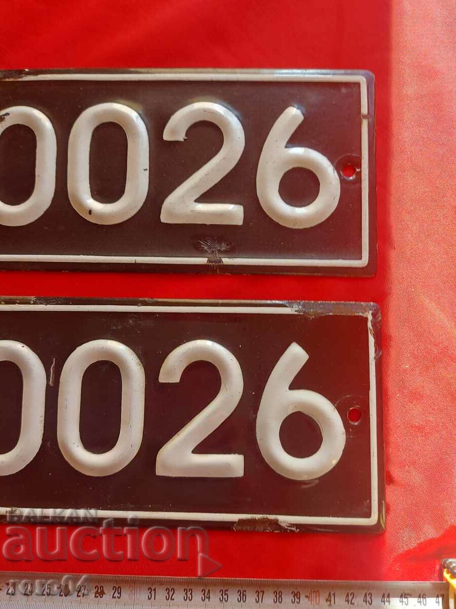 Delivery of ENAMEL NUMBERS - PAIR Delivery of ENAMEL NUMBERS - PAIR