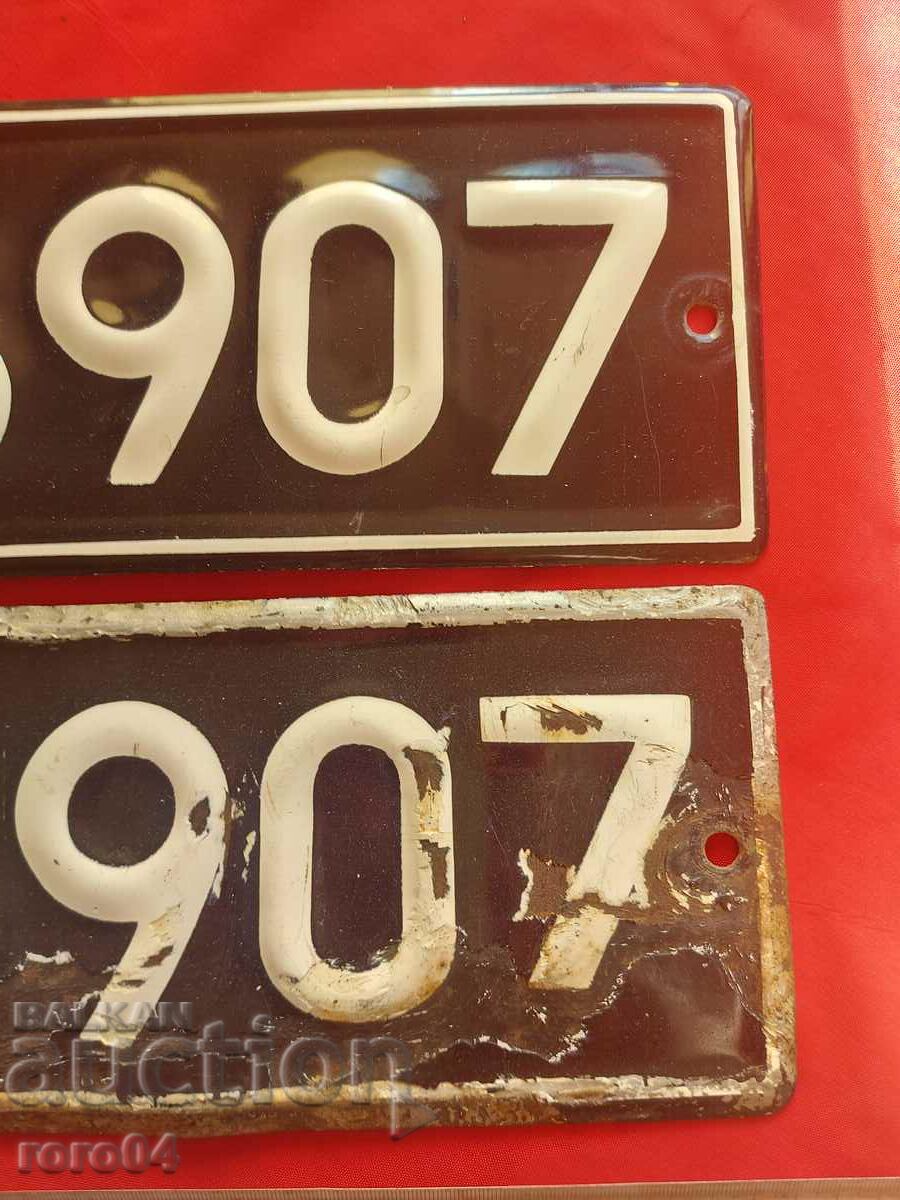 Delivery of ENAMEL NUMBERS - PAIR Delivery of ENAMEL NUMBERS - PAIR