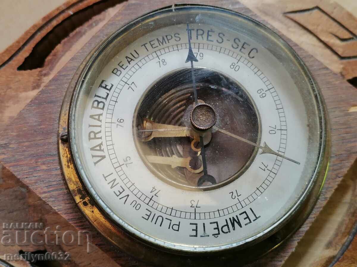 Παράδοση Παλιό βαρόμετρο με θερμόμετρο στις αρχές του 20ου αιώνα