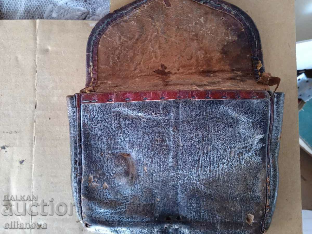 Geantă din piele retro cu preț 15.00 BGN | € 7.67