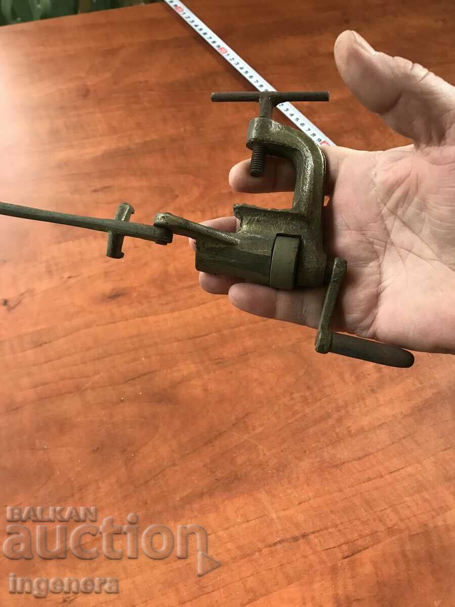 MACHINE FOR FILLING HUNTING CARTRIDGES BRONZE CAST 16 CAL. with price 45.00 BGN | € 23.01 MACHINE FOR FILLING HUNTING CARTRIDGES BRONZE CAST 16 CAL. with price 45.00 BGN | € 23.01