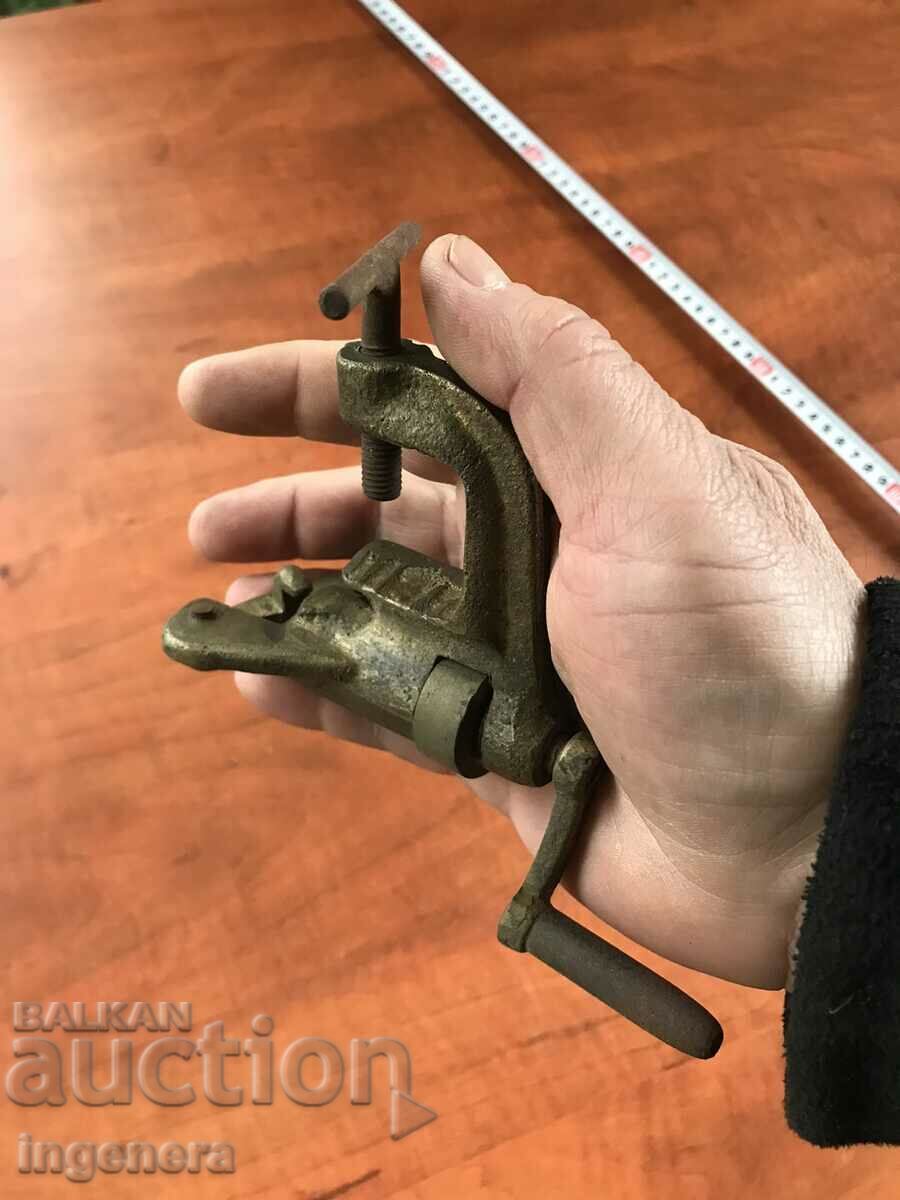 Auction MACHINE FOR FILLING HUNTING CARTRIDGES BRONZE CAST 16 CAL. Auction MACHINE FOR FILLING HUNTING CARTRIDGES BRONZE CAST 16 CAL.