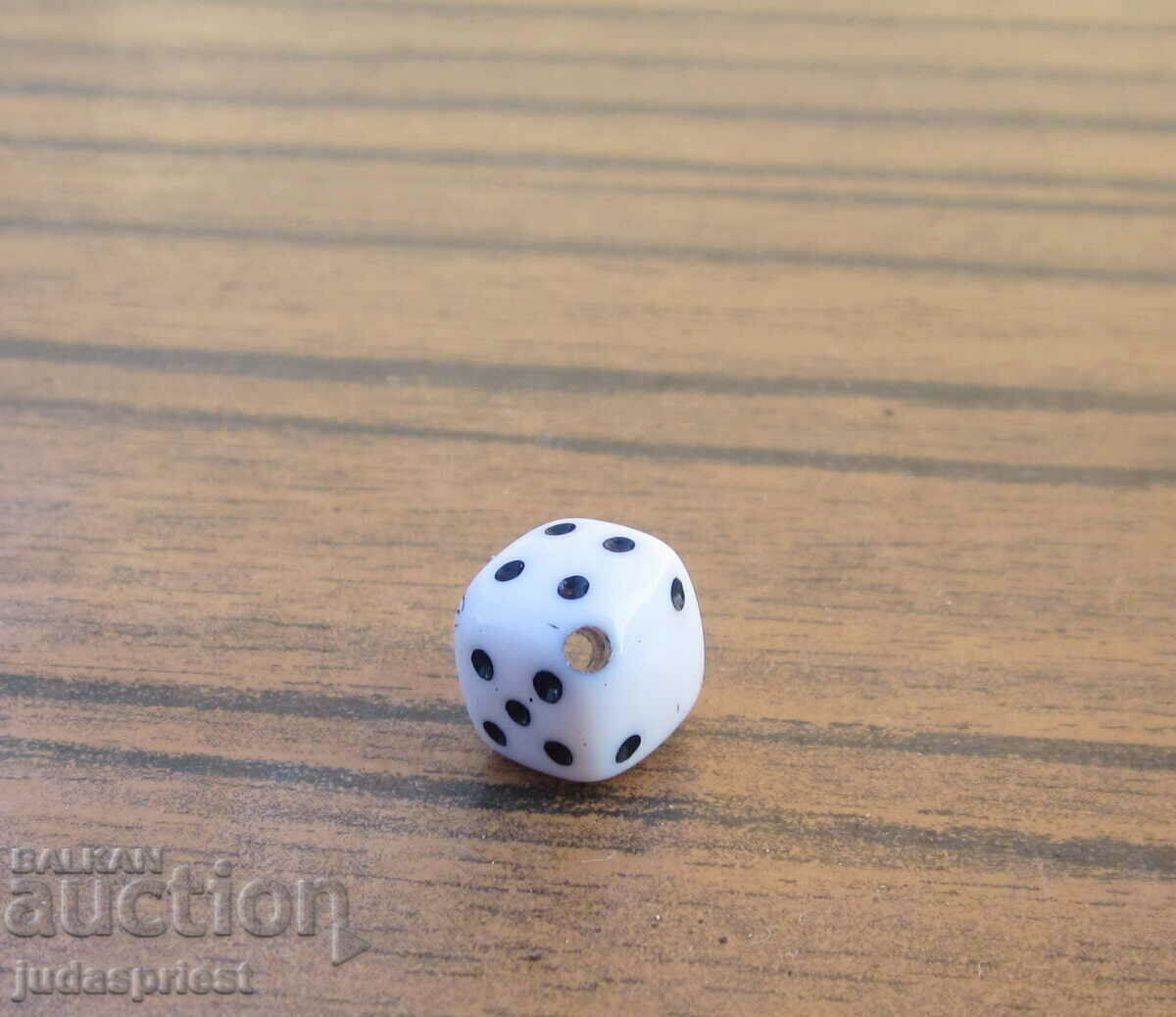 Delivery of lot of 100 hundred pieces of small dice for playing and for jewelry Delivery of lot of 100 hundred pieces of small dice for playing and for jewelry