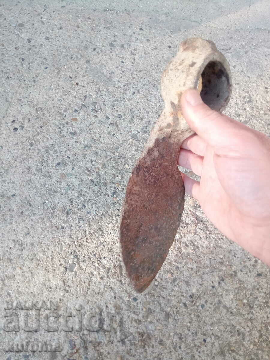 Delivery of Old forged pick Delivery of Old forged pick