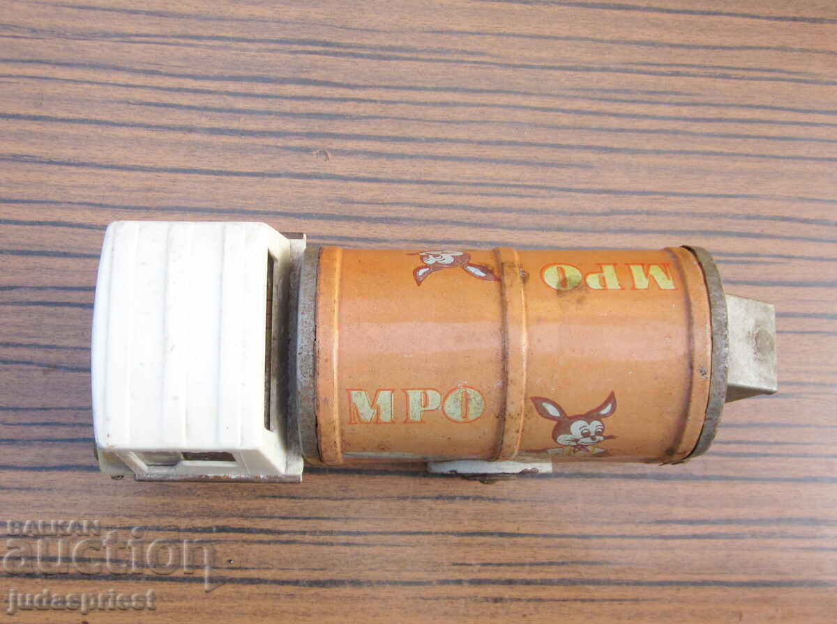 Auction old metal tin toy garbage truck Auction old metal tin toy garbage truck