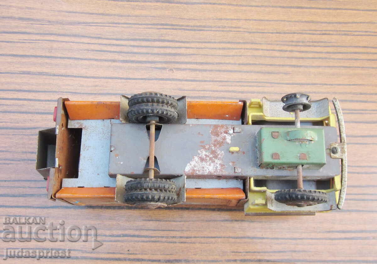 old metal tin toy garbage truck - 7 old metal tin toy garbage truck - 7
