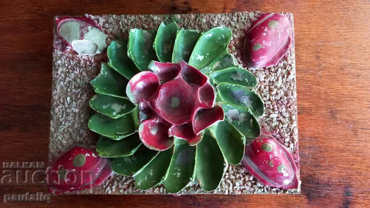 OLD BOX OF SHELLS with price 10.00 BGN | € 5.11 OLD BOX OF SHELLS with price 10.00 BGN | € 5.11