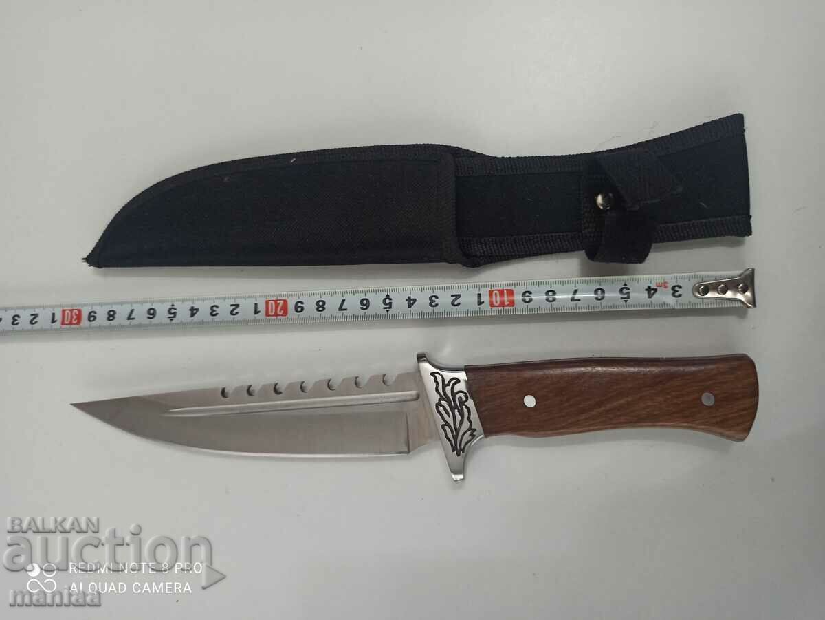 Hunting knife with fixed blade