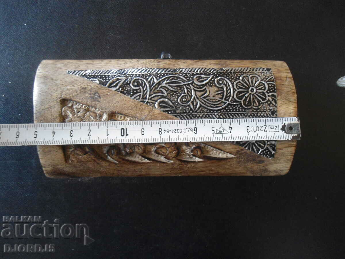 Old wooden box, carving, fittings - 6 Old wooden box, carving, fittings - 6