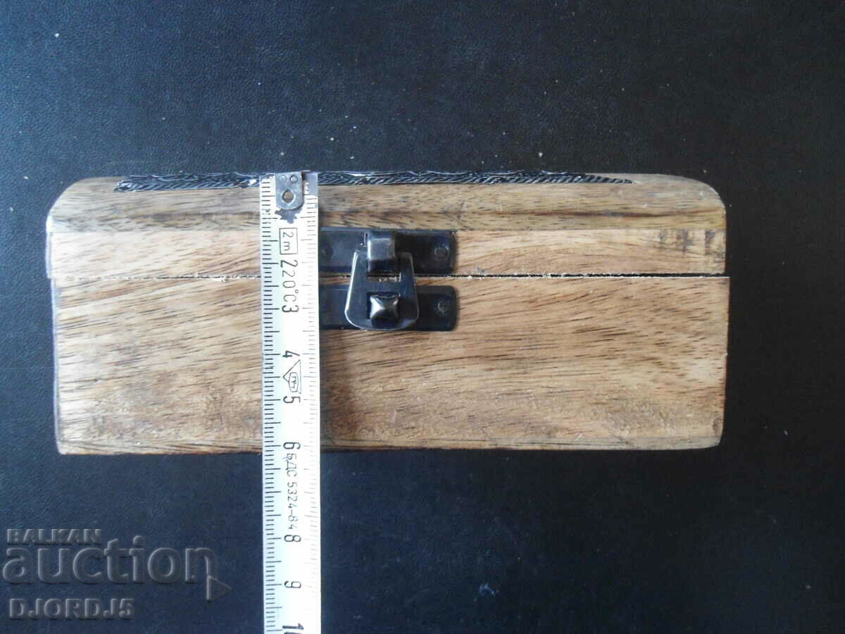 Old wooden box, carving, fittings - 7 Old wooden box, carving, fittings - 7