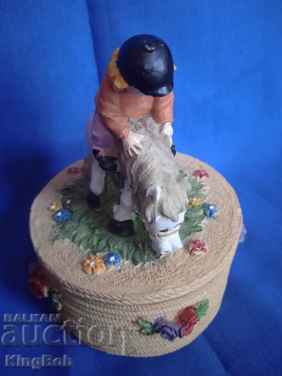 EXCELLENT VINTAGE JEWELRY BOX "HORSEMAN" - II with price 12.00 BGN | € 6.14 EXCELLENT VINTAGE JEWELRY BOX "HORSEMAN" - II with price 12.00 BGN | € 6.14