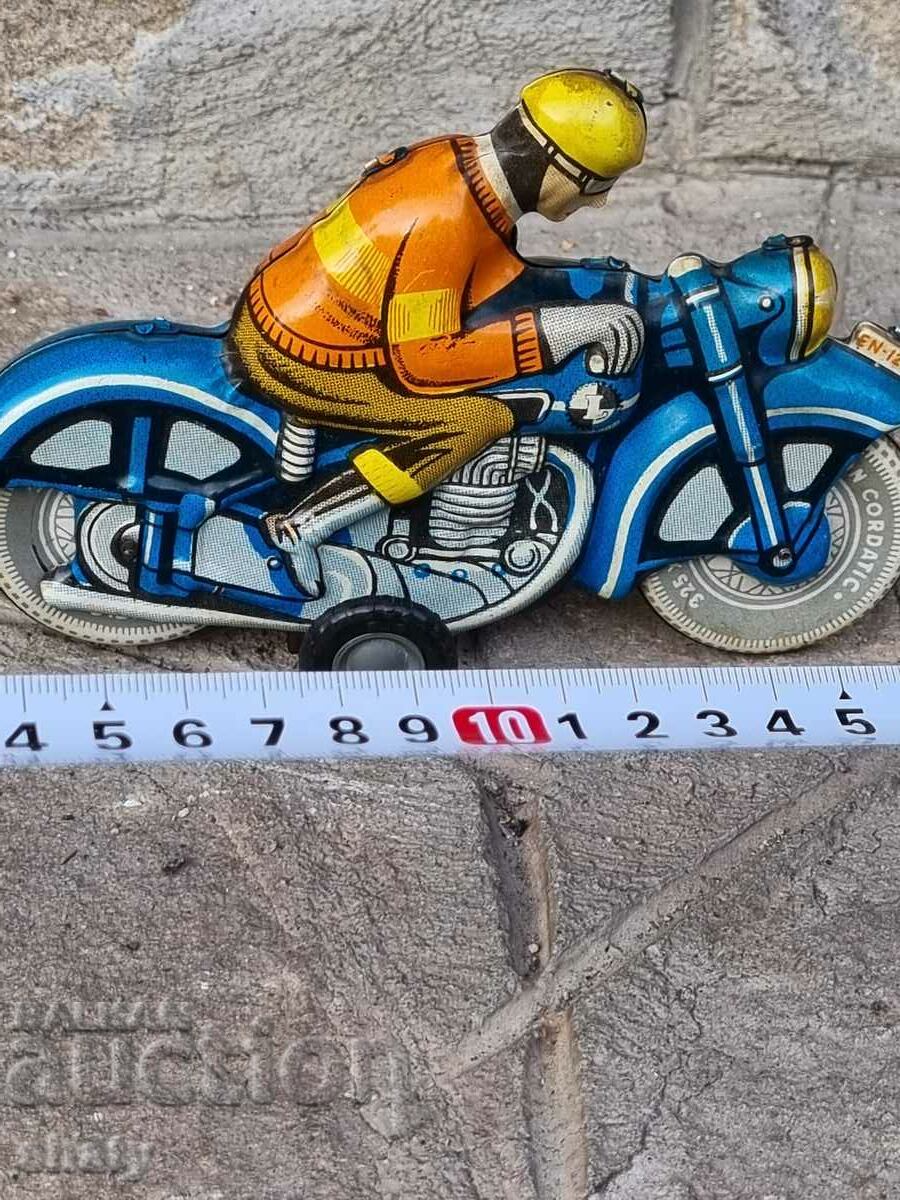 jucărie veche staniu cu preț 50.00 BGN | € 25.56