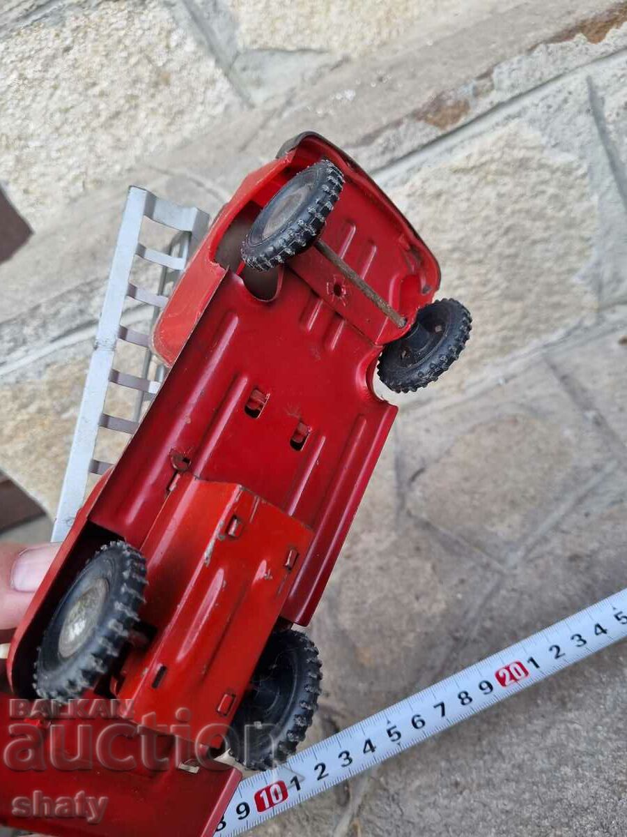 Доставка на Стара ламаринена играчка Доставка на Стара ламаринена играчка