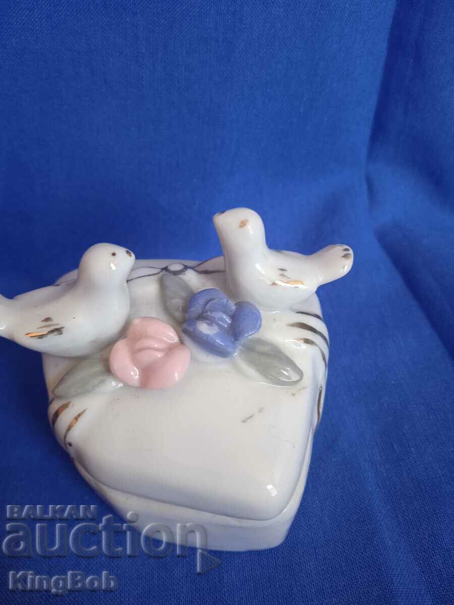 Auction EXCELLENT VINTAGE CANDLE HOLDER-JEWELRY BOX "PIGEONS" Auction EXCELLENT VINTAGE CANDLE HOLDER-JEWELRY BOX "PIGEONS"