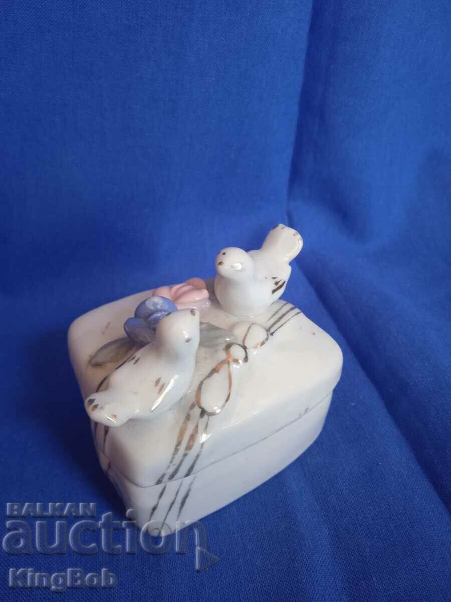 EXCELLENT VINTAGE CANDLE HOLDER-JEWELRY BOX "PIGEONS"