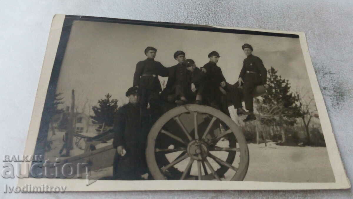 Fotografie Pleven Pupils pe un tun în Parcul Skobelev 1927