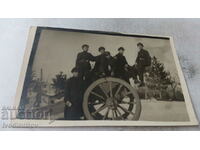 Снимка Плевенъ Ученици върху оръдие в Скобелевия парк 1927