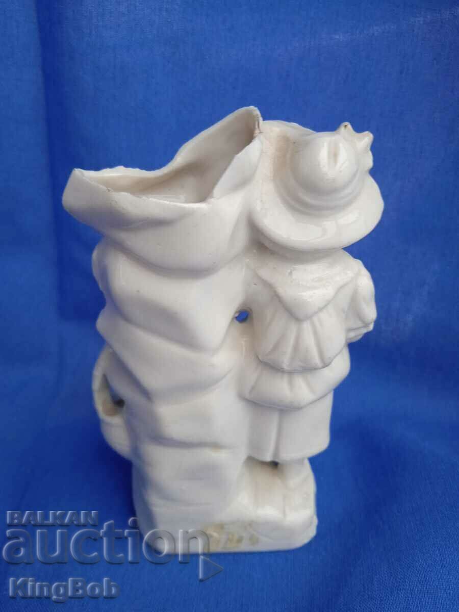 Auction VINTAGE GIRL WITH A BASKET PORCELAIN FIGURE Auction VINTAGE GIRL WITH A BASKET PORCELAIN FIGURE