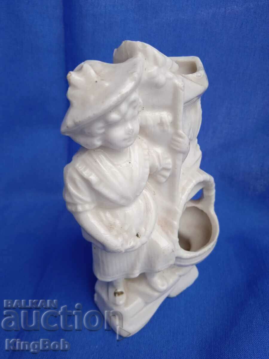 Delivery of VINTAGE GIRL WITH A BASKET PORCELAIN FIGURE Delivery of VINTAGE GIRL WITH A BASKET PORCELAIN FIGURE