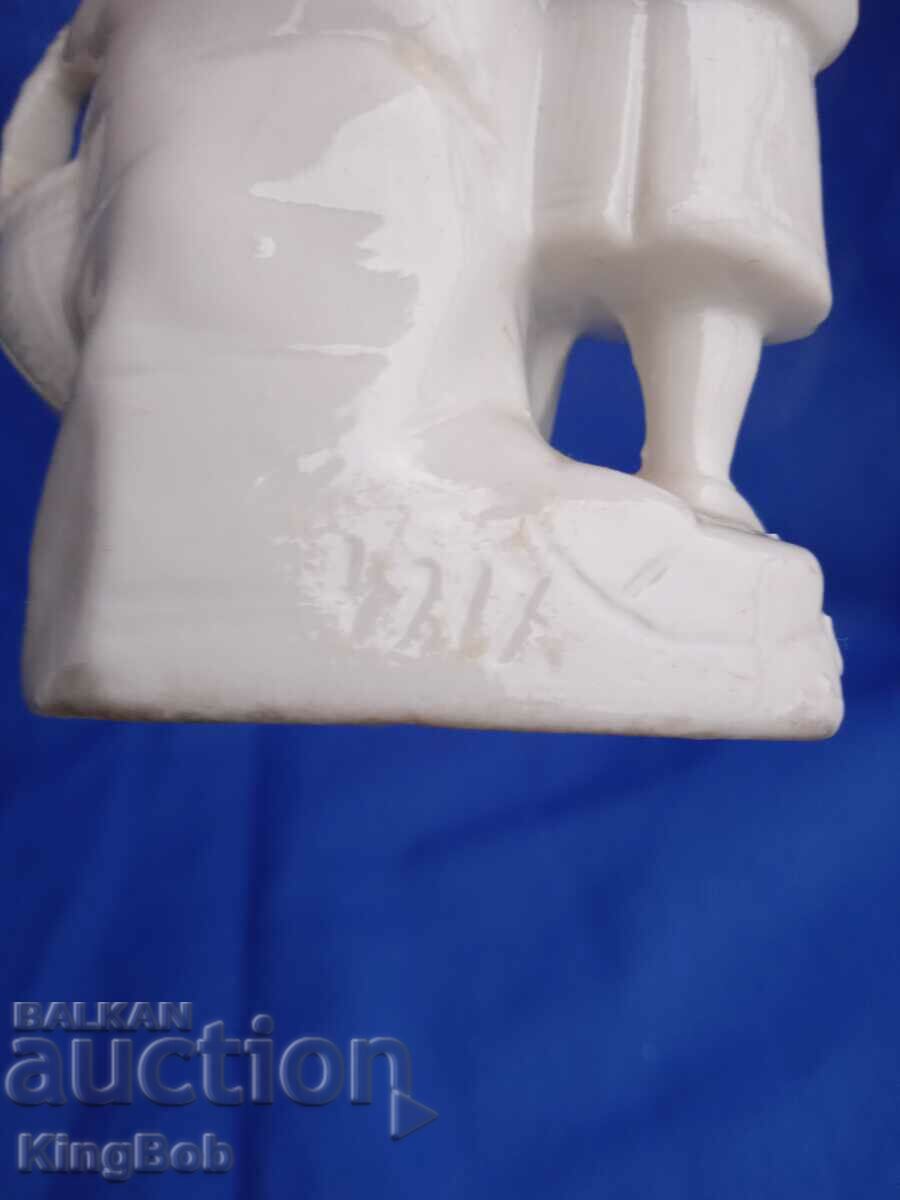 VINTAGE GIRL WITH A BASKET PORCELAIN FIGURE - 5 VINTAGE GIRL WITH A BASKET PORCELAIN FIGURE - 5