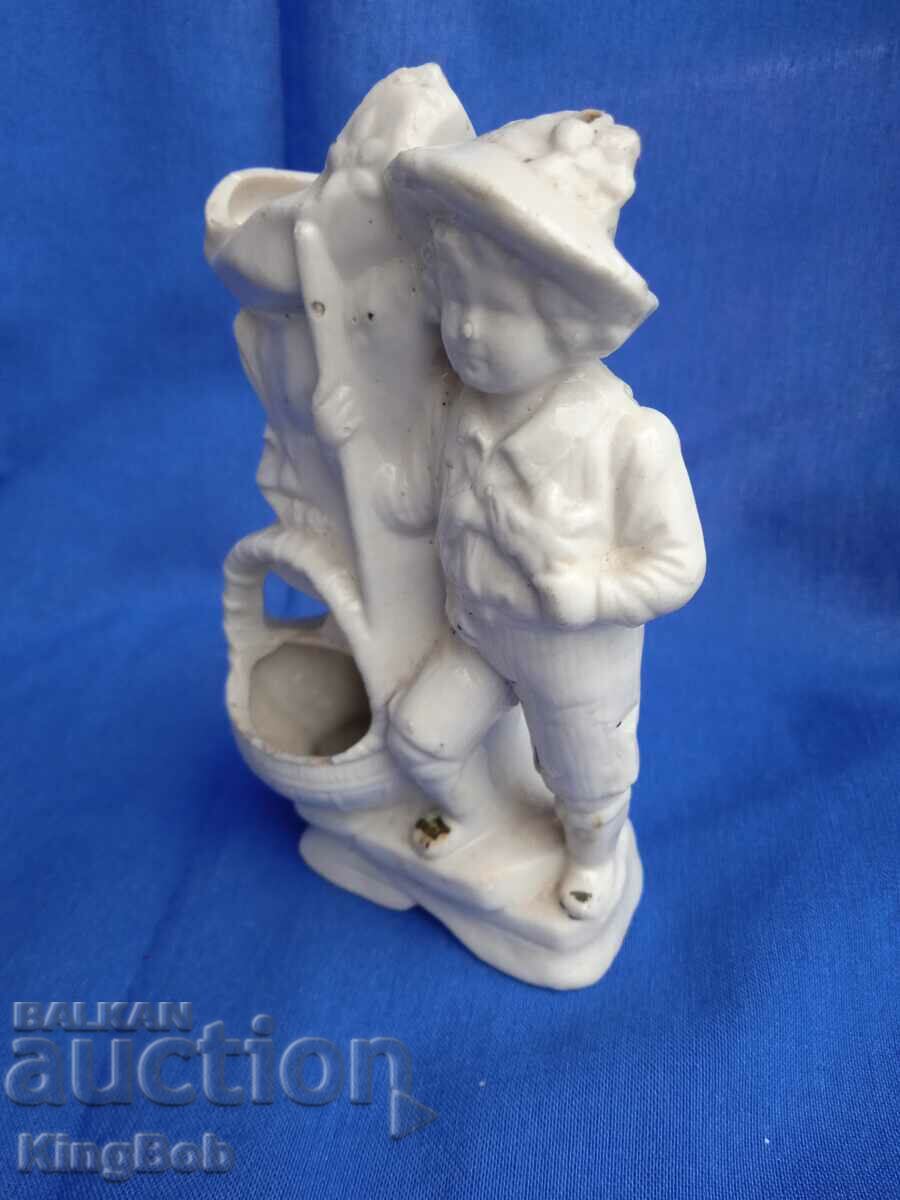 FIGURA DE PORCELAN DE EPOCA "TINERET CU COS" - 5 FIGURA DE PORCELAN DE EPOCA "TINERET CU COS" - 5