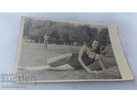 Photo Young girl in retro swimsuit on the grass