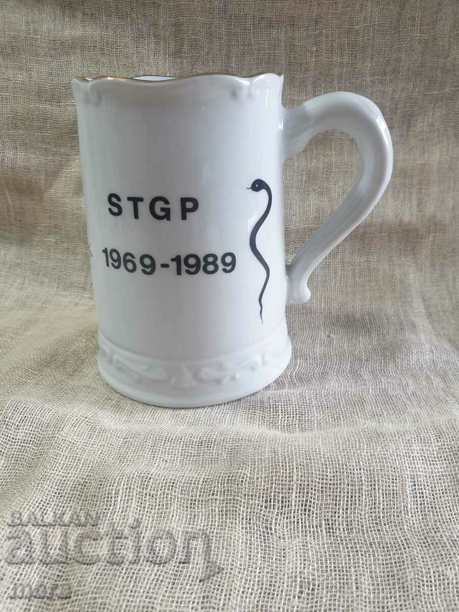 Доставка на Порцеланова халба с ловни мотиви и позлата Доставка на Порцеланова халба с ловни мотиви и позлата