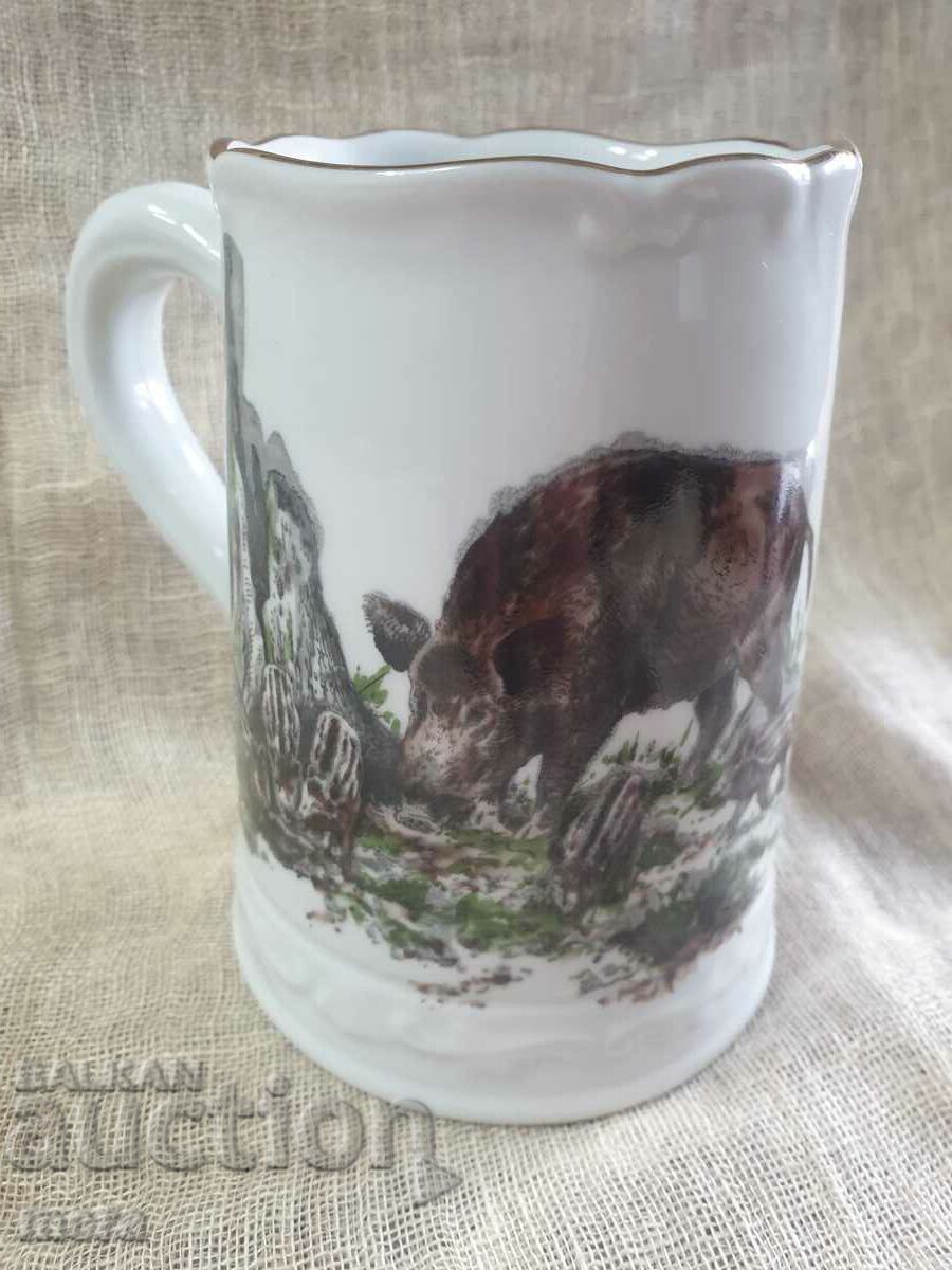 Porcelain mug with hunting motifs and gilding