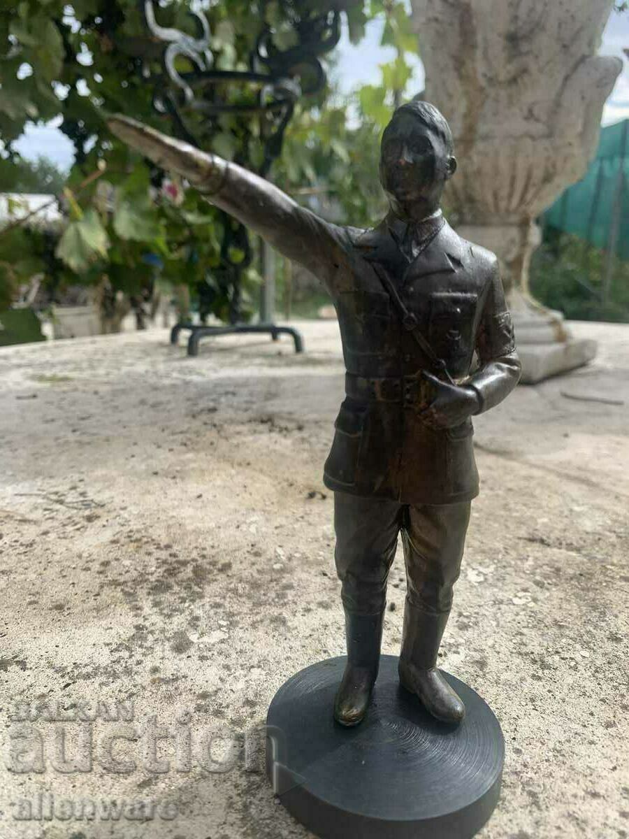 Statueta cu apăsări de hârtie a lui A. Hitler